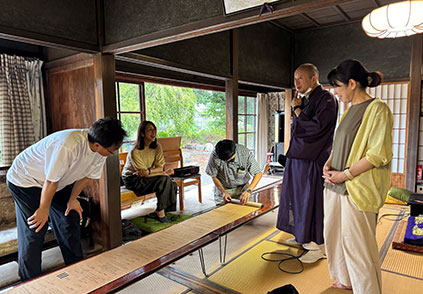 樹林寺にて市原家系図調査（8月）この後国宝臼杵石仏調査訪問